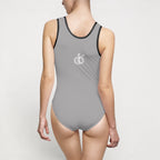 Bañador de una pieza MONROE STORE gris con escote en U, diseño de entrenamiento y detalle de logo en la espalda.