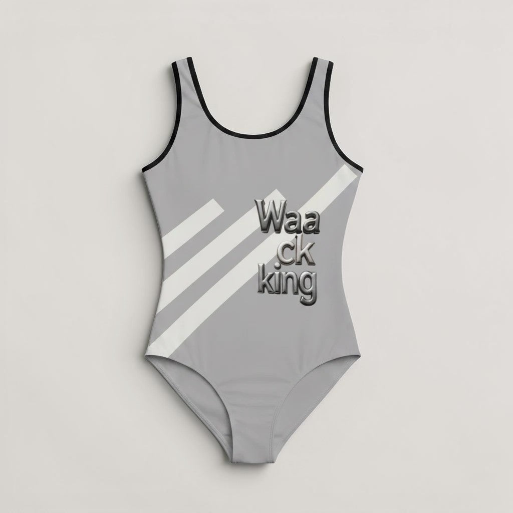Bañador MONROE STORE gris con estampado Waacking, diseño deportivo de una pieza con cuello en U y tirantes negros.