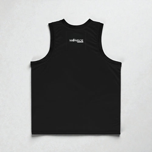 MONROE STORE camiseta de baloncesto sin mangas negra de poliéster reciclado, con logo blanco en la espalda, ideal para bailarines y deportistas.