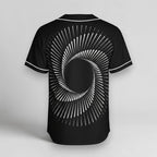 Camiseta de béisbol MONROE STORE negra con estampado gráfico circular en blanco, estilo urbano y transpirable.