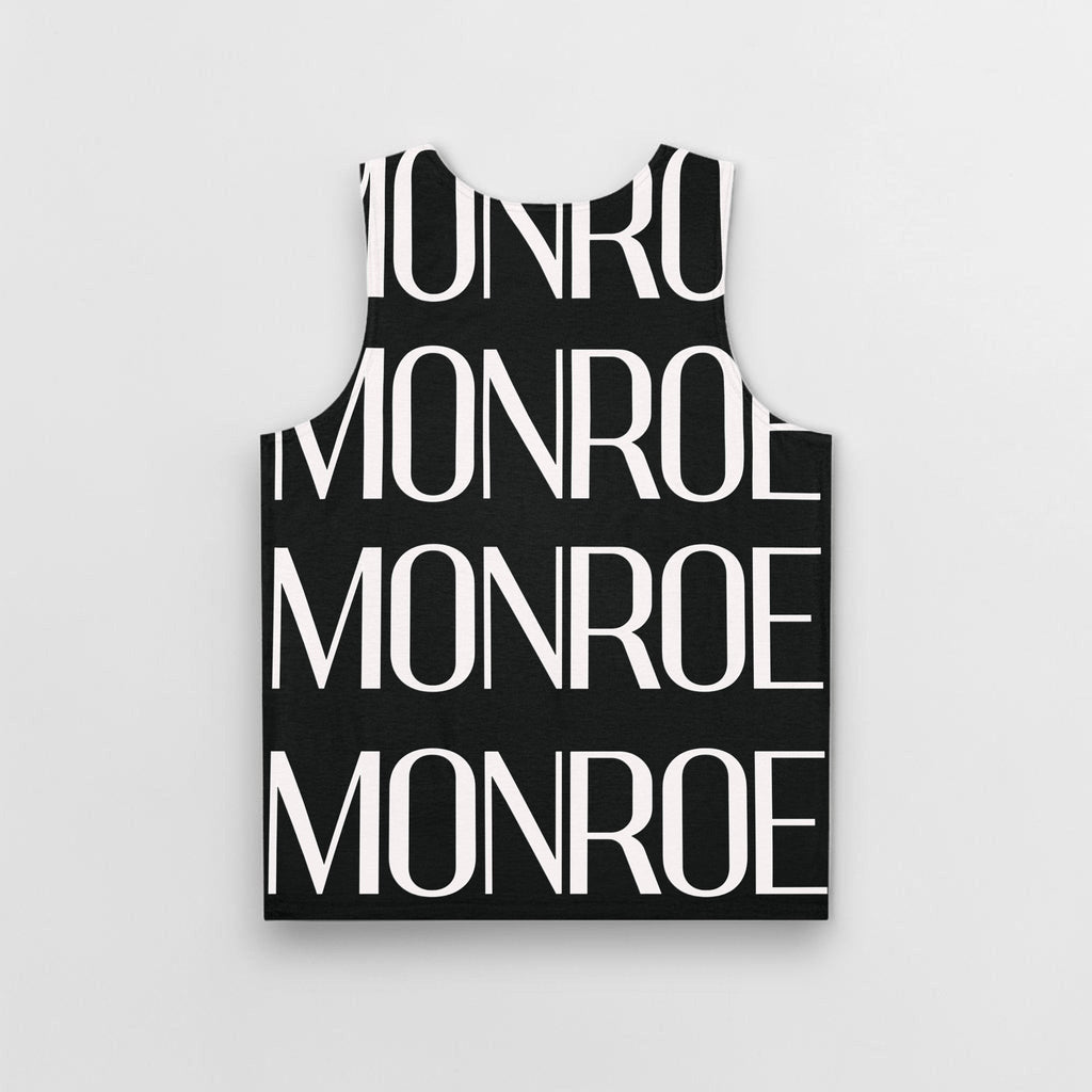Camiseta de tirantes negra MONROE STORE con estampado gráfico de letras blancas, estilo casual y deportivo.