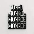 Camiseta de tirantes MONROE STORE negra con estampado gráfico blanco, de poliéster ligero para hombre.
