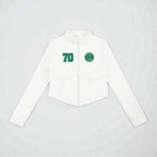 MONROE STORE chaqueta de yoga blanca de manga larga con cremallera completa, ajuste entallado, con número 70 y logo verde en el pecho.