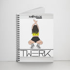 Cuaderno MONROE STORE con espiral, líneas rayadas, diseño de chica bailando twerk en top amarillo y shorts negros.