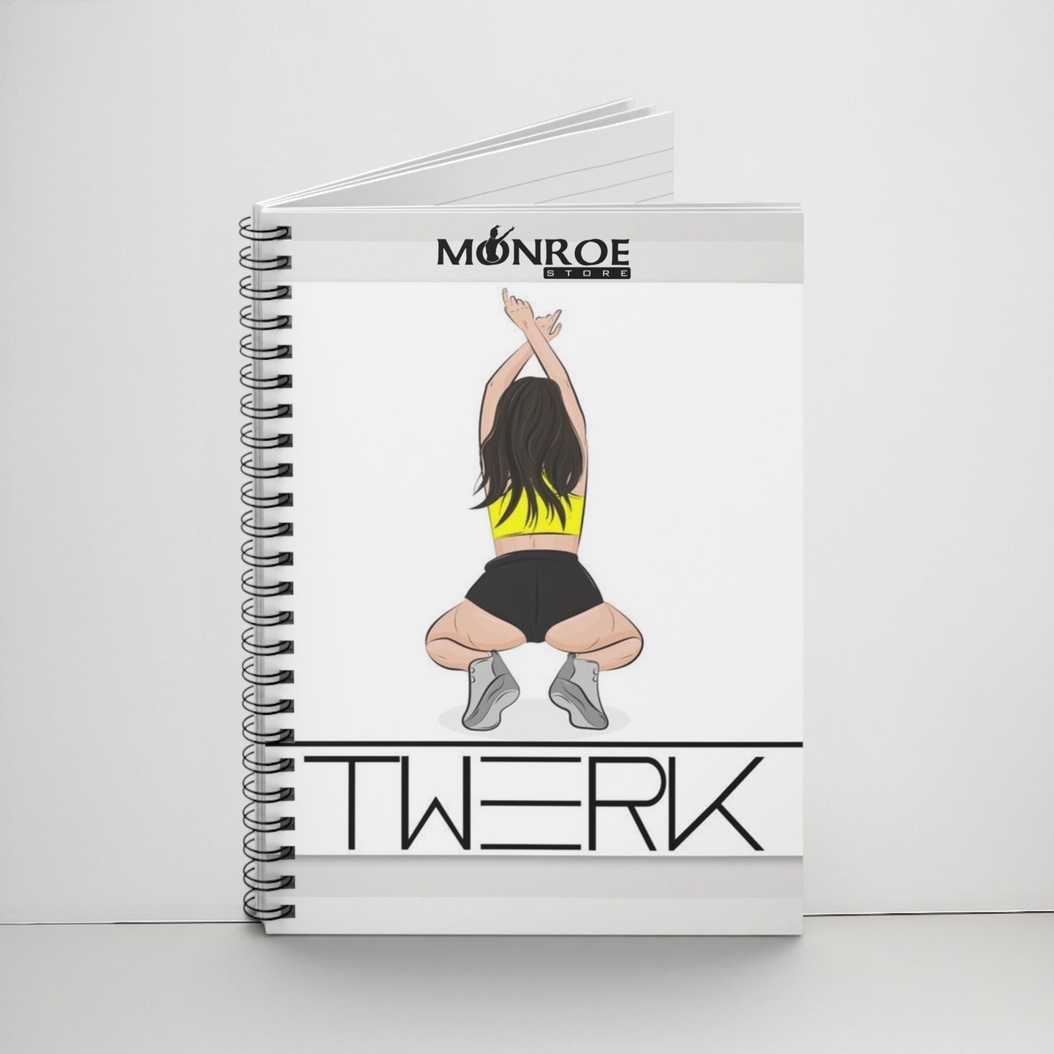 Cuaderno MONROE STORE con espiral, líneas rayadas, diseño de chica bailando twerk en top amarillo y shorts negros.
