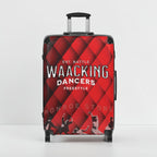 Maleta de cabina MONROE STORE roja con estampado de bailarines de waacking y patrón de rombos. Rígida, con ruedas 360°.