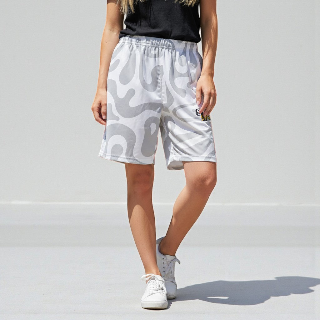 MONROE STORE shorts blancos con estampado abstracto gris, cintura elástica y cordón, 100% poliéster, estilo callejero.
