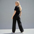 MONROE STORE pantalones de chándal negros de pierna recta con cordón y logo blanco en el bolsillo trasero.