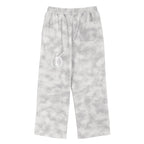 Pantalones deportivos MONROE STORE de corte holgado en gris con efecto lavado y emblema gráfico en la parte trasera.