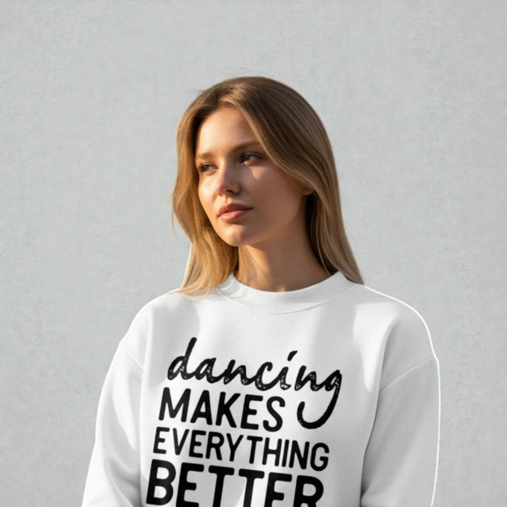 MONROE STORE sudadera blanca de cuello redondo con estampado "dancing makes everything better" en manga larga y corte holgado.
