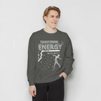 Hombre con sudadera gris MONROE STORE con estampado Transforming Energy y diseño de bailarina, estilo casual y cómodo.