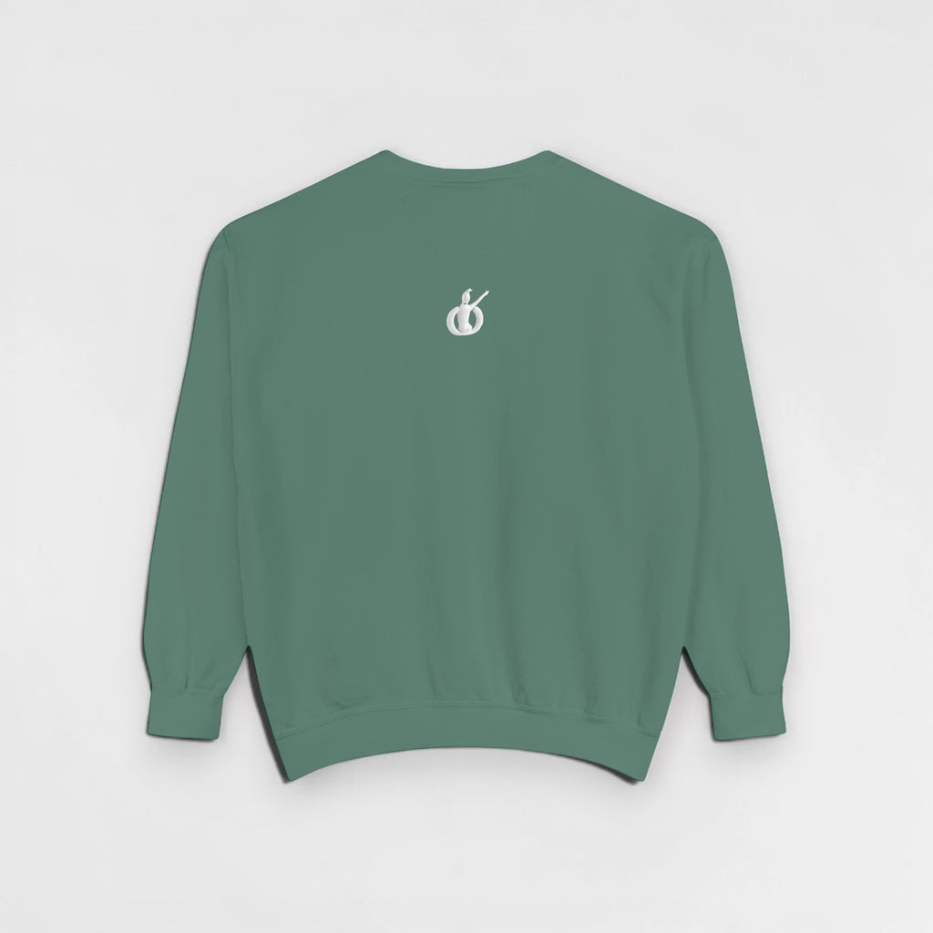 Sudadera unisex verde de MONROE STORE con diseño minimalista, estilo casual y ajuste cómodo para el día a día.