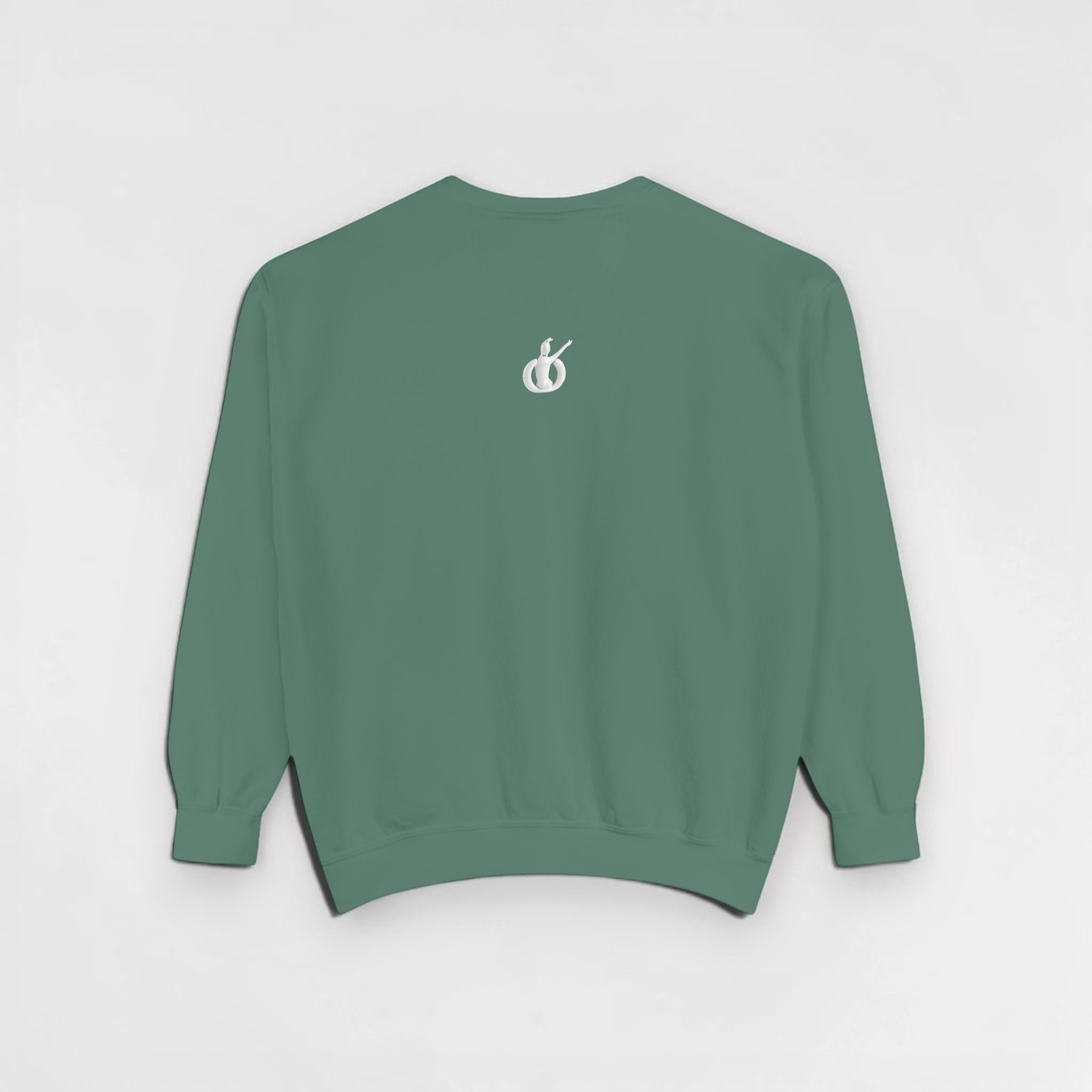Sudadera unisex verde de MONROE STORE con diseño minimalista, estilo casual y ajuste cómodo para el día a día.
