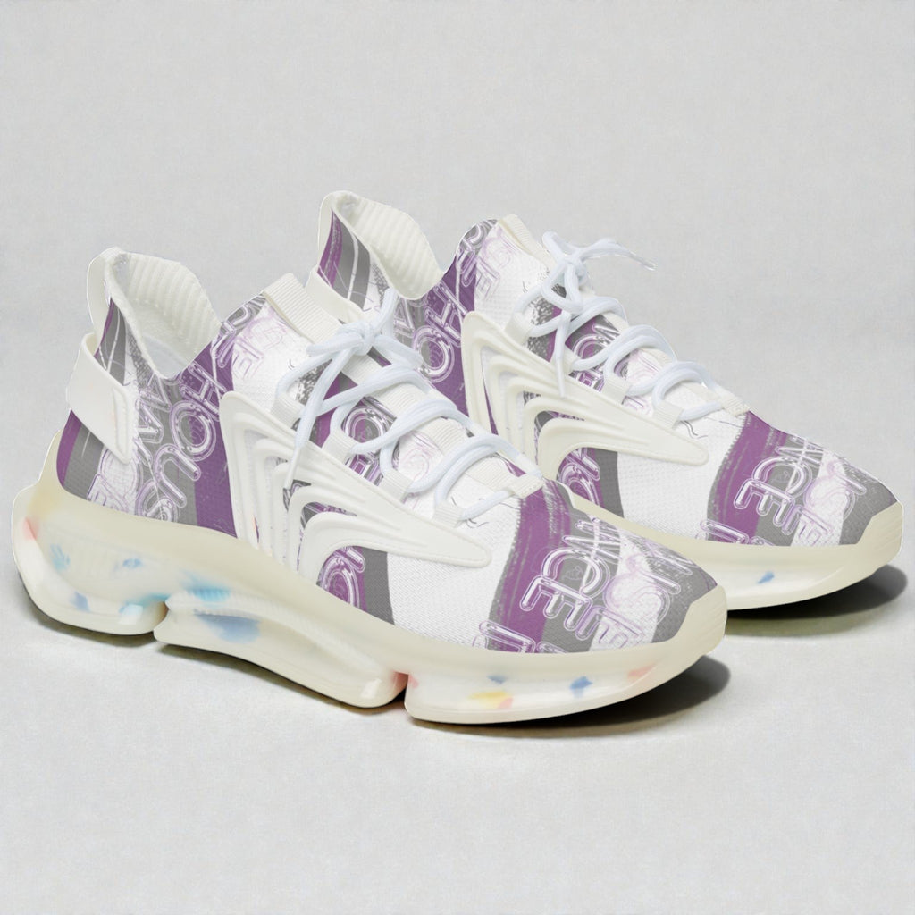 MONROE STORE zapatillas deportivas blancas con estampado abstracto morado y gris, suela gruesa y cordones blancos.