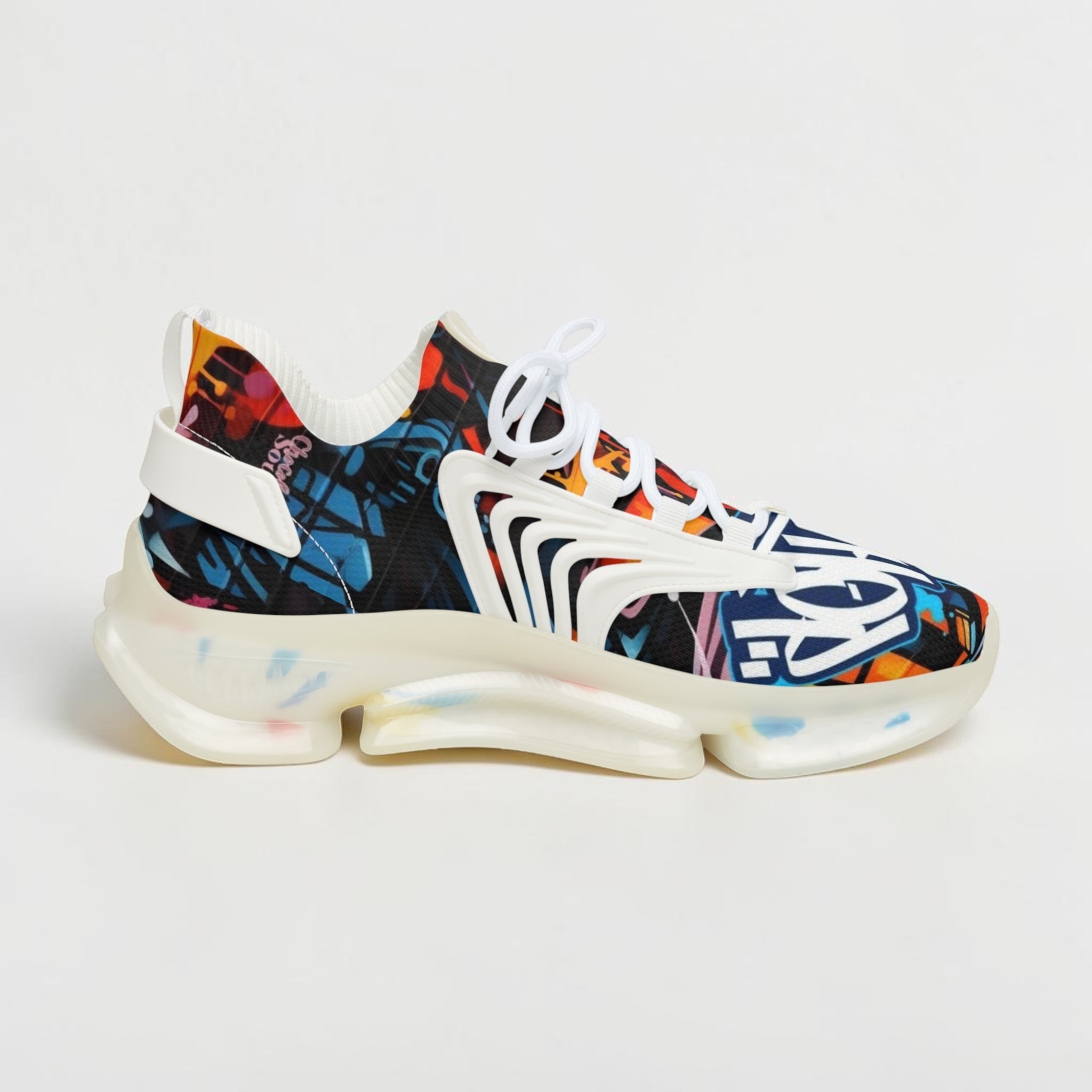 Zapatillas deportivas de malla MONROE STORE con estampado de grafiti multicolor y suela gruesa blanca.