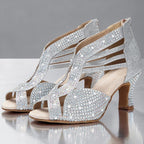 Zapatos de baile MONROE STORE para mujer en plateado con incrustaciones de diamantes y suela de ante para danza latina.